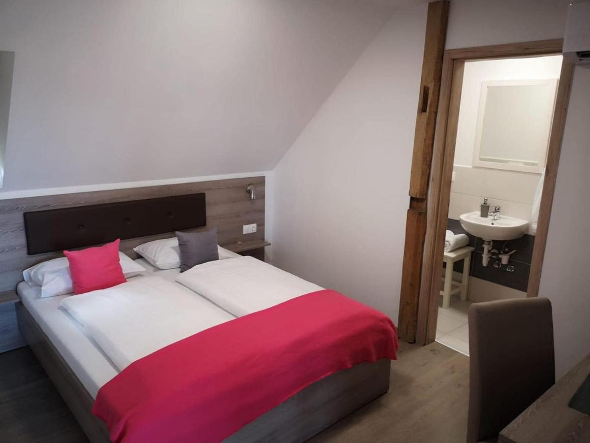 Roze Vendeghaz Hotell Villány Exteriör bild