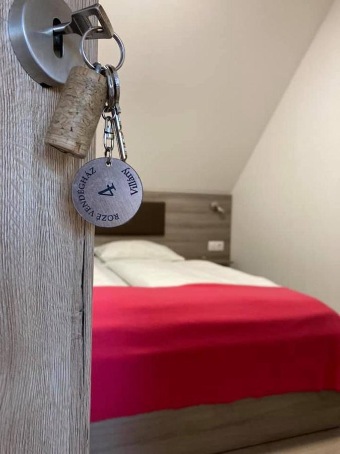 Roze Vendeghaz Hotell Villány Exteriör bild