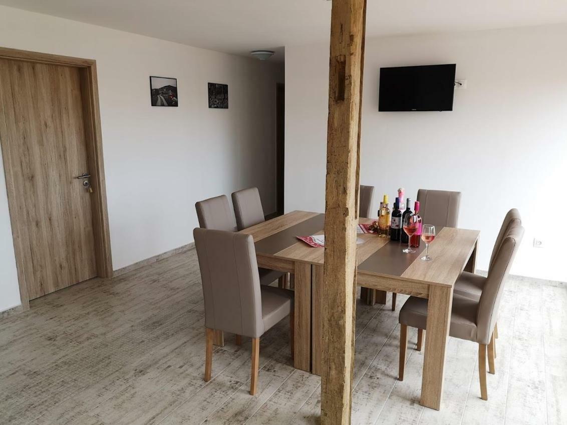 Roze Vendeghaz Hotell Villány Exteriör bild