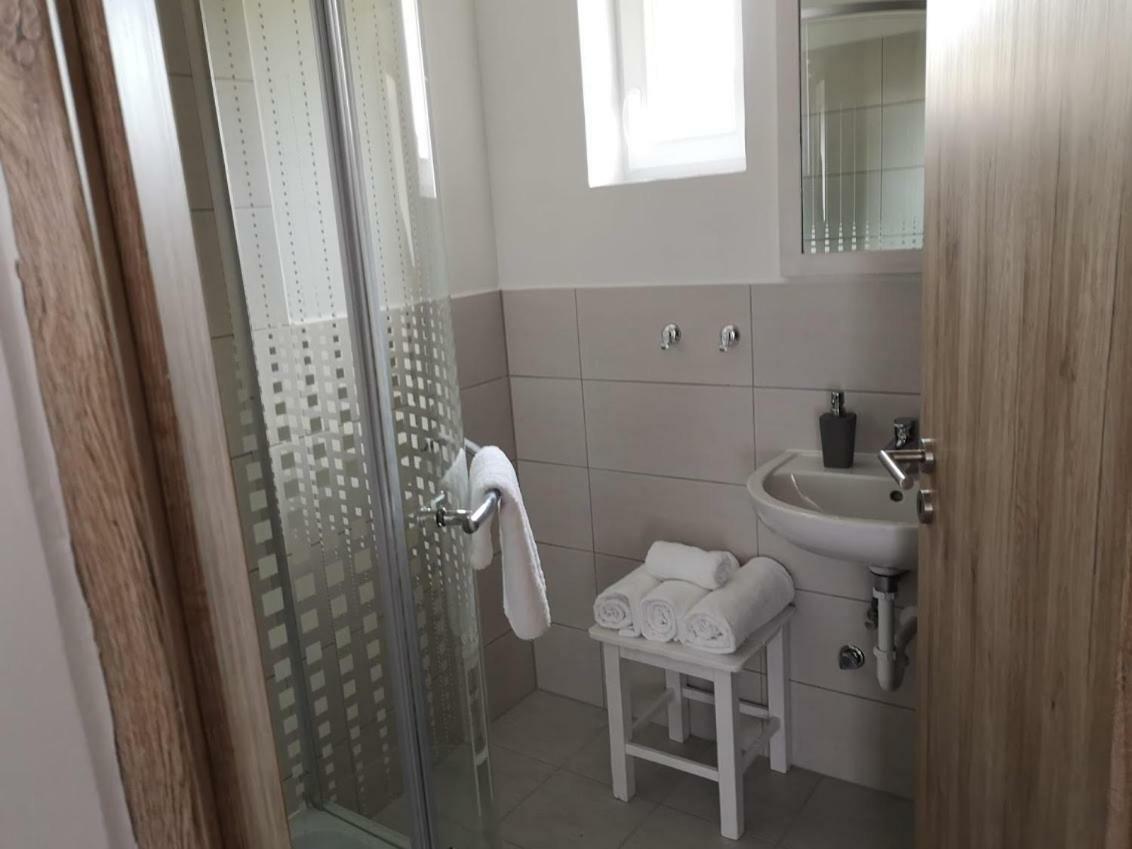 Roze Vendeghaz Hotell Villány Exteriör bild
