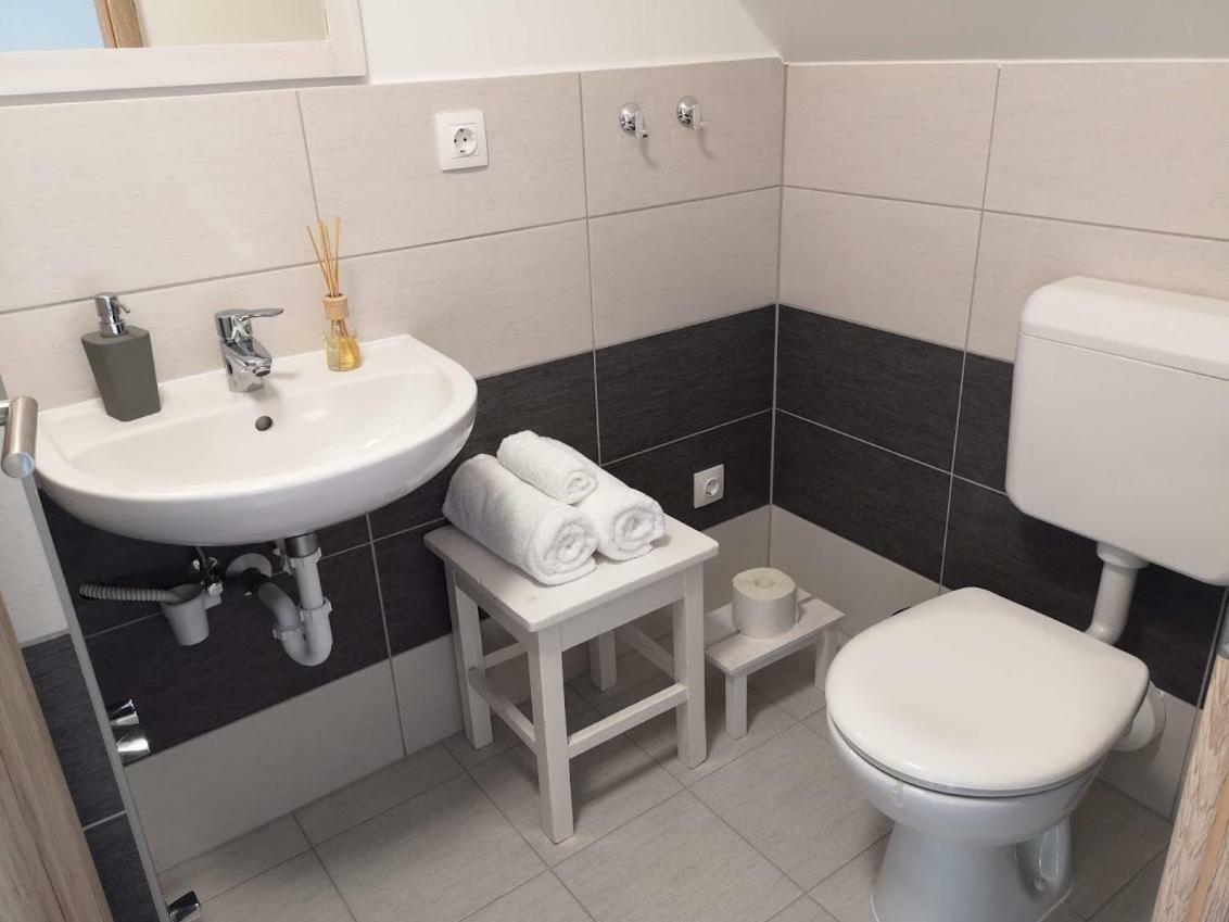 Roze Vendeghaz Hotell Villány Exteriör bild