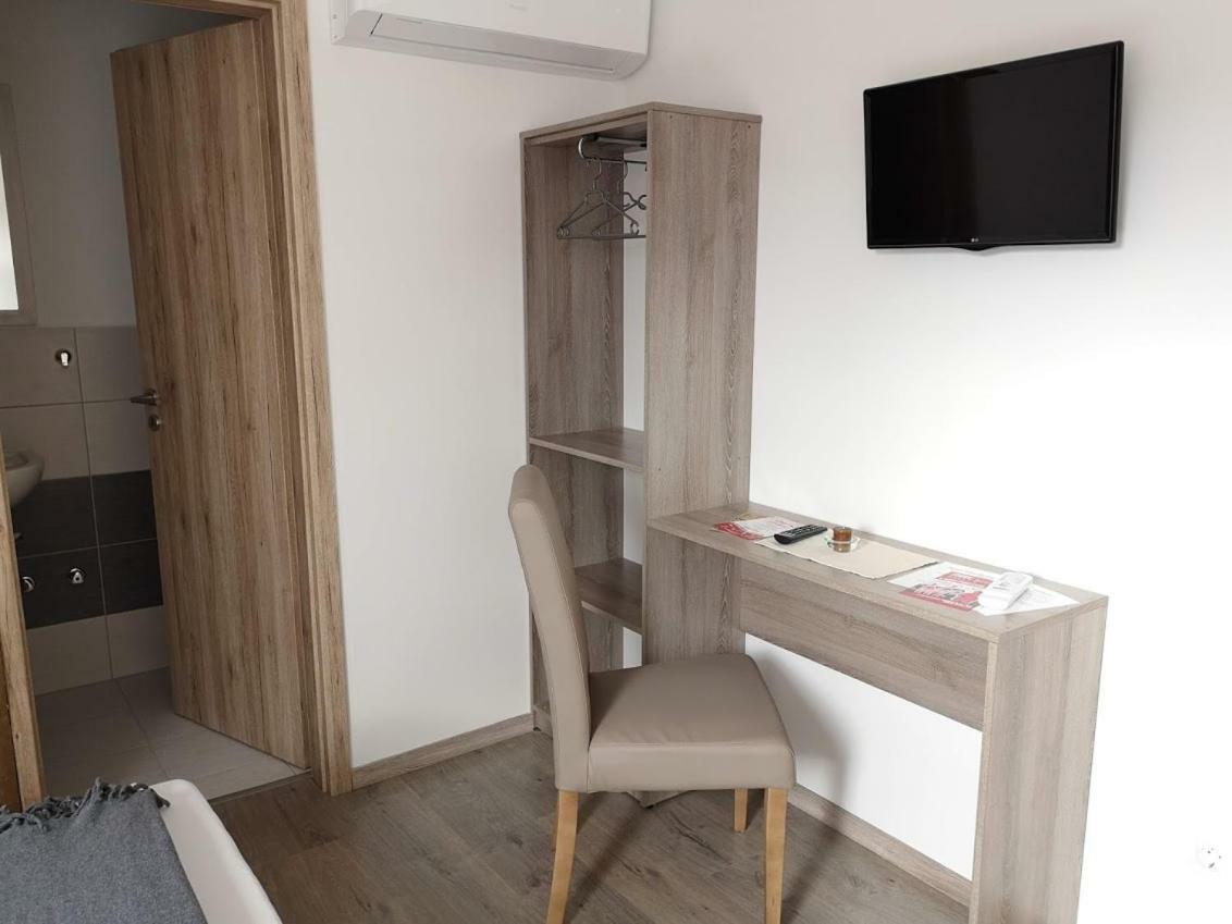 Roze Vendeghaz Hotell Villány Exteriör bild