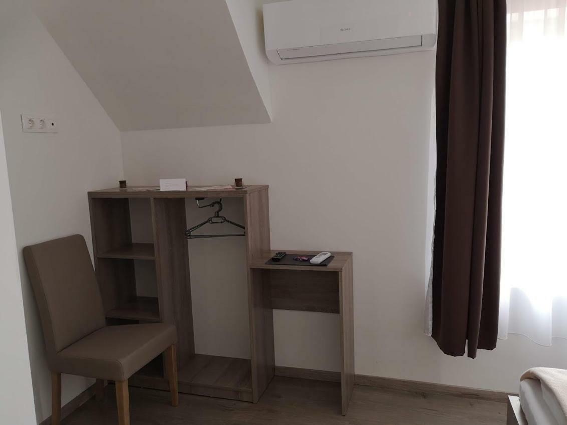Roze Vendeghaz Hotell Villány Exteriör bild