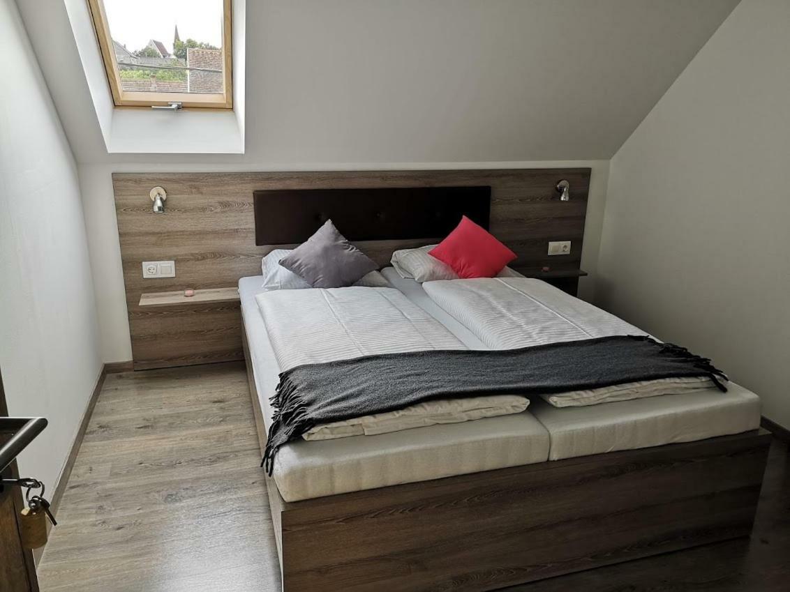 Roze Vendeghaz Hotell Villány Exteriör bild
